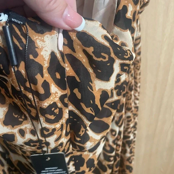 Fashion Nova Leopard Print Leanne Maxi Dress - Picture 4 of 5